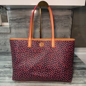 Tory Burch Kerrington Hearts Amore‎ Tote